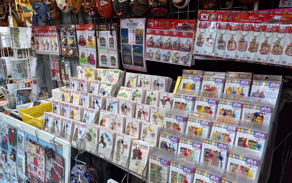 Tienda de artesanías tradicionales coreanas de cerámica y papel hanji en Insadong