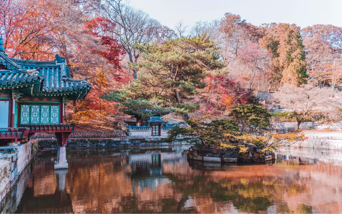Pabellón Buyongjeong junto al estanque Buyongji en el Jardín Secreto del Palacio Changdeokgung